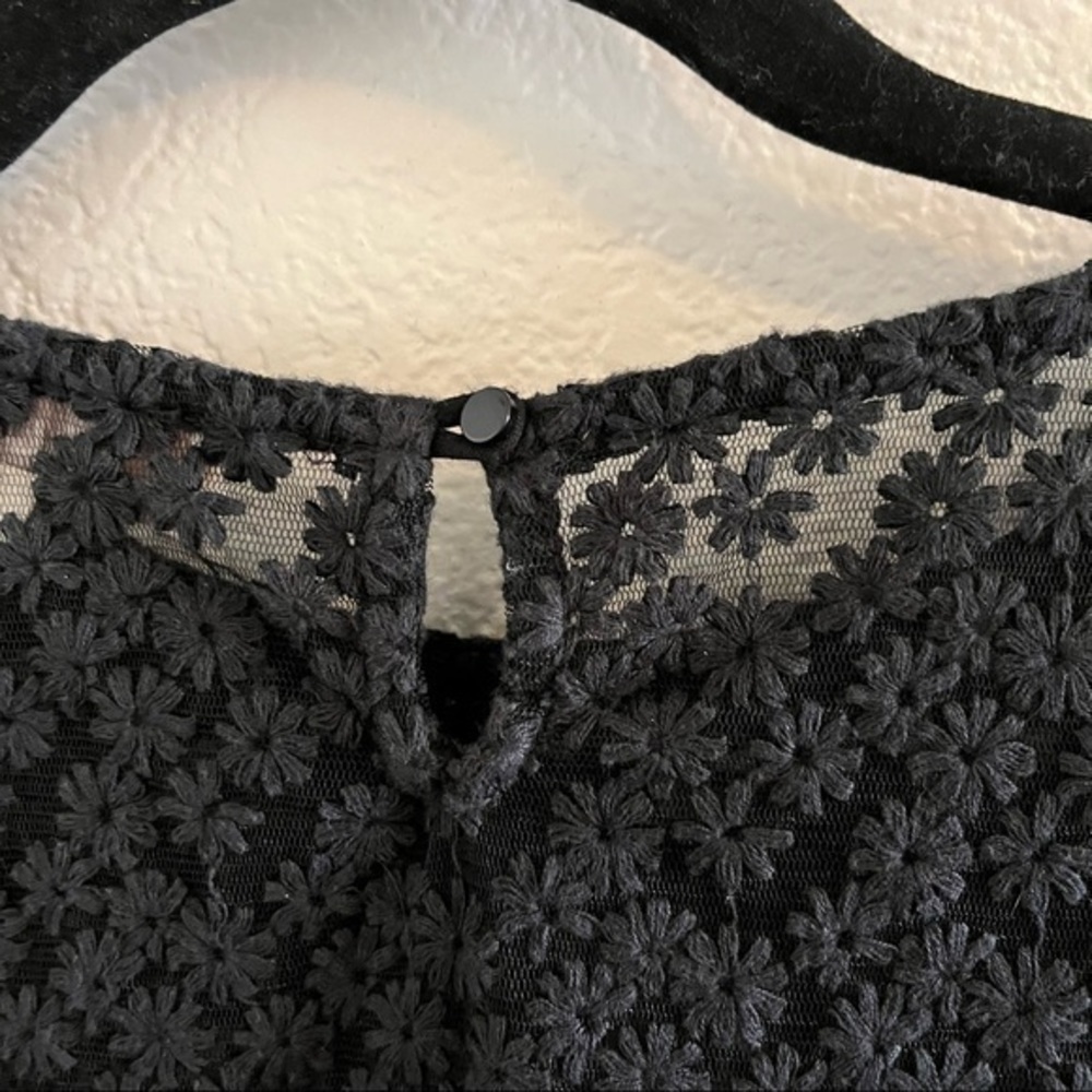 COPY - Loft- flower embroidered blouse - Picture 3 of 6